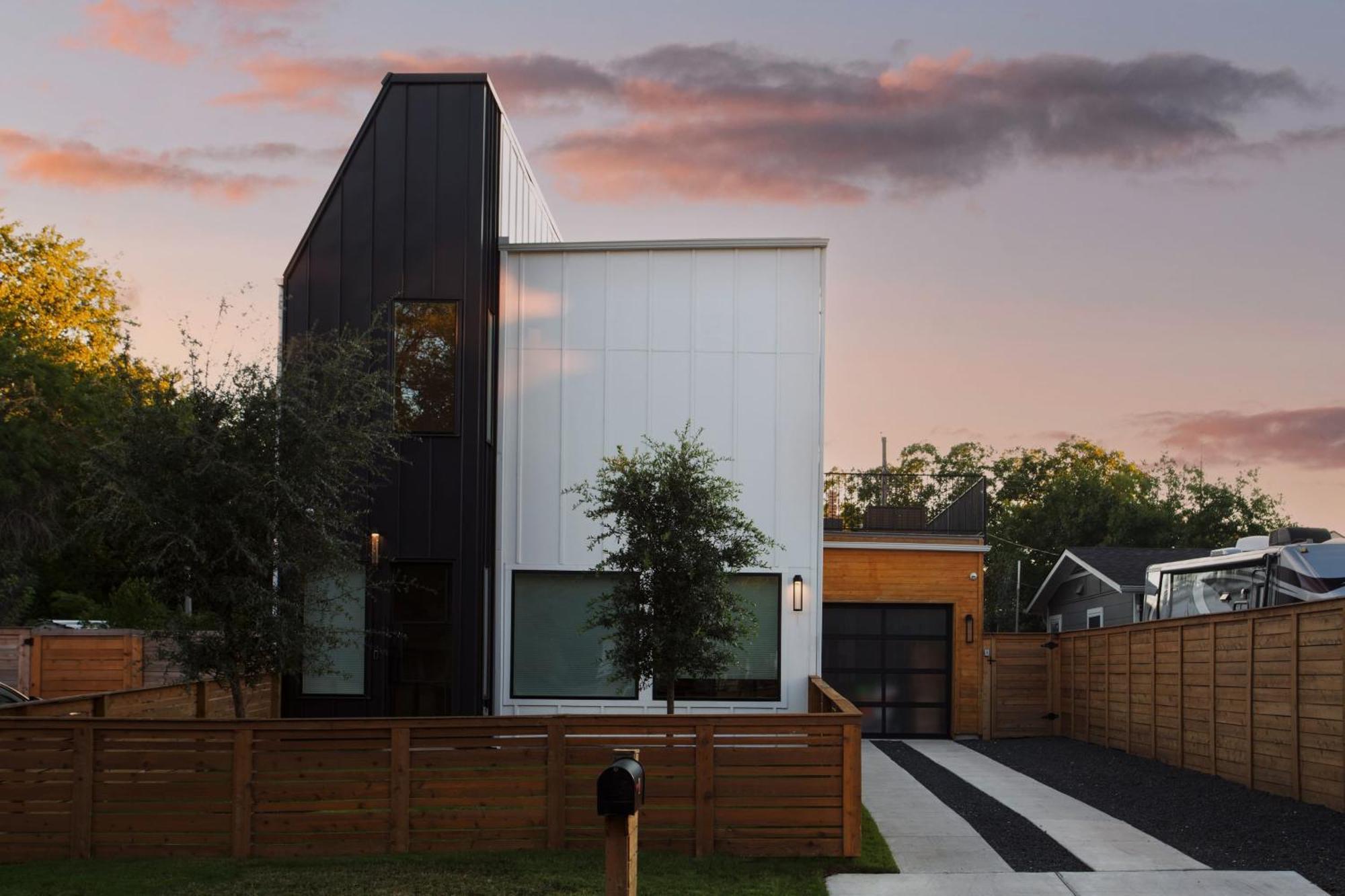 Melody By Avantstay Peloton Included Sleek Home Austin Exterior photo